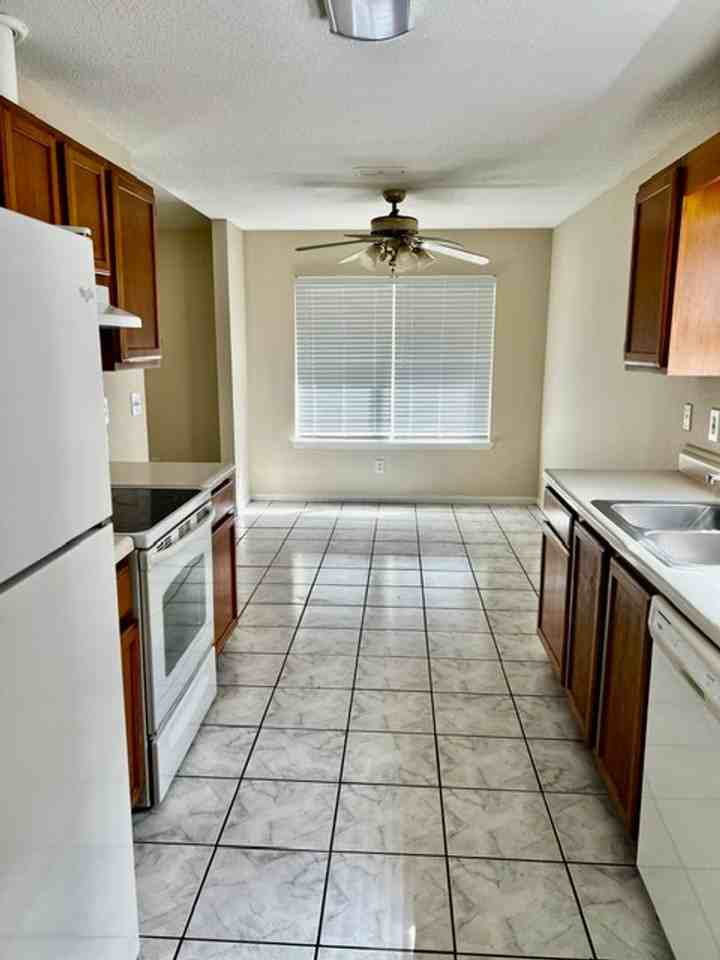 795 Royal Woods Dr W - Photo 4 of 14