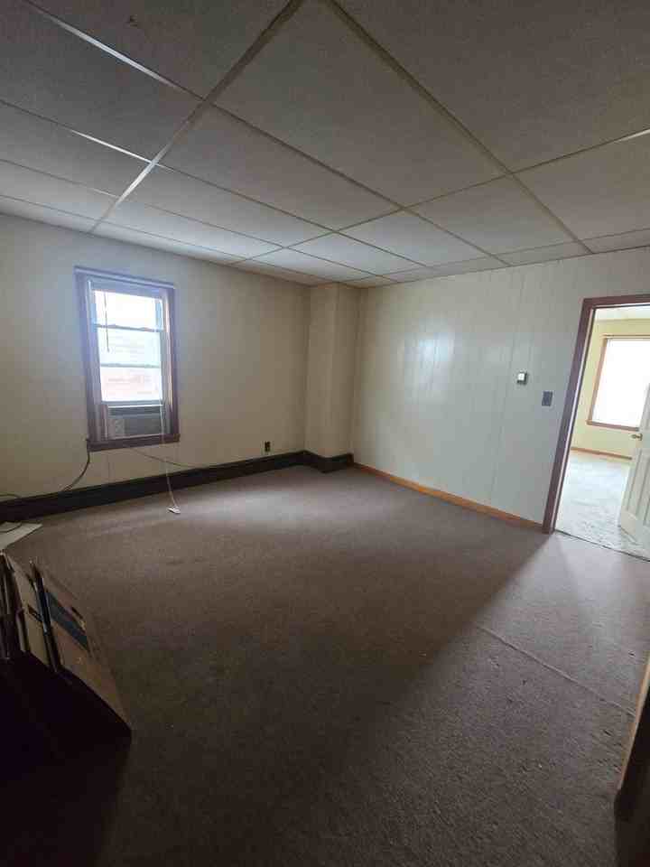 533 W Broadway - Photo 2 of 32