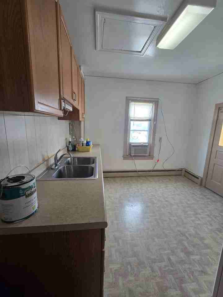 533 W Broadway - Photo 3 of 32