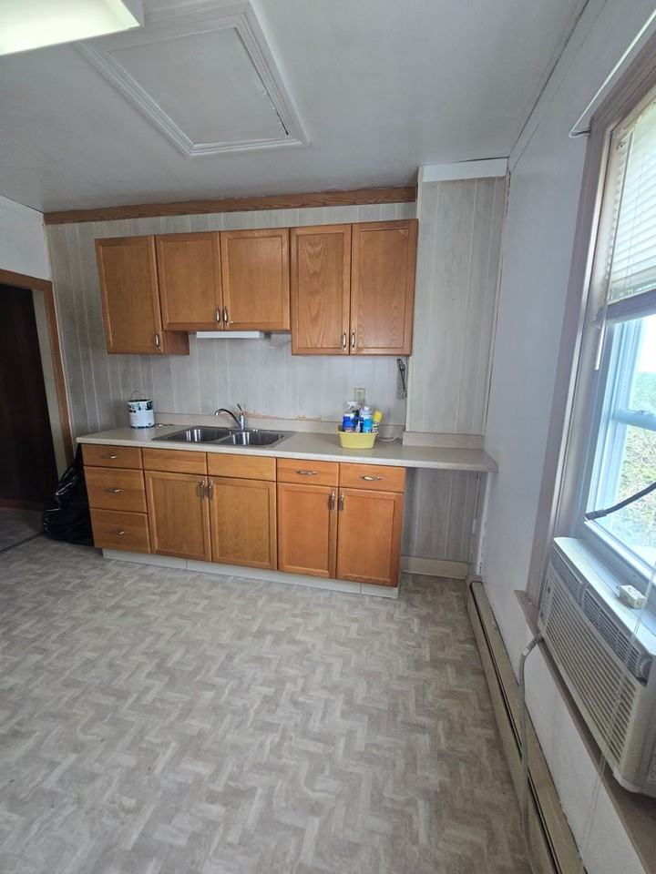 533 W Broadway - Photo 4 of 32