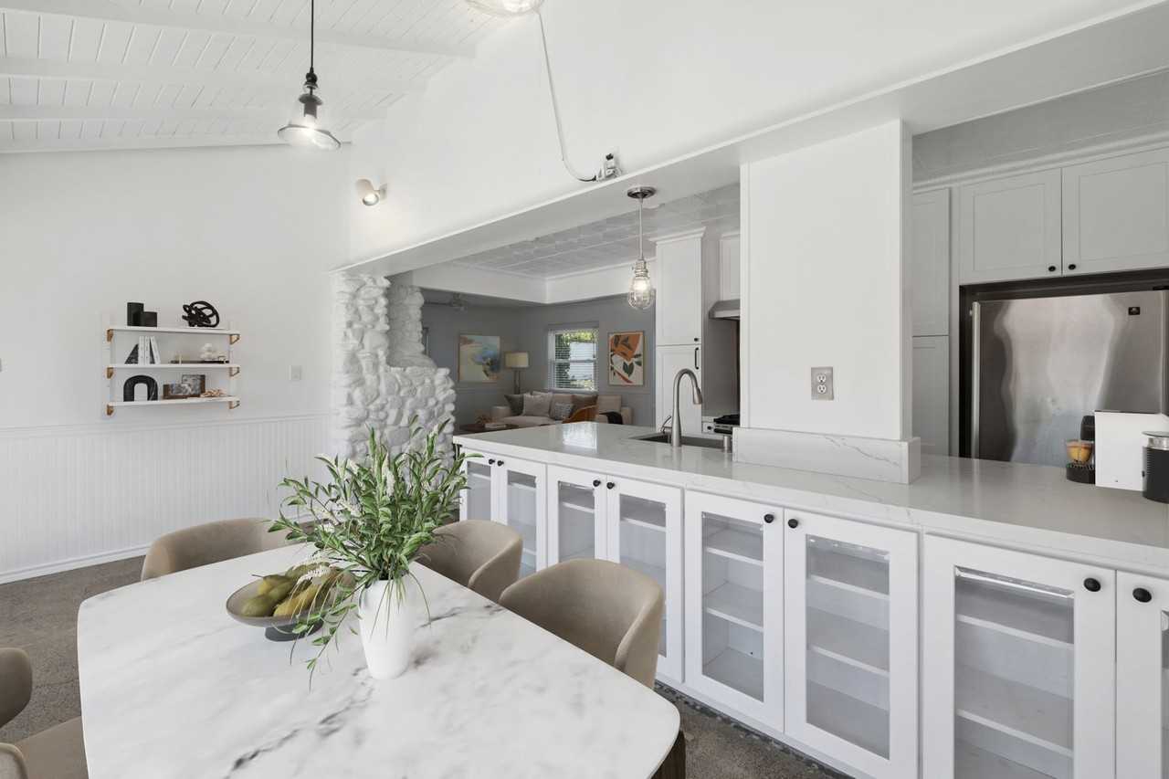 241 E 21st St - Photo 6 of 31