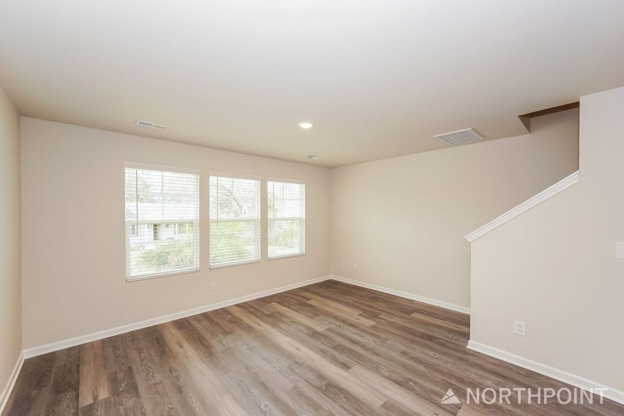 1211 Briarhill Rd - Photo 4 of 18