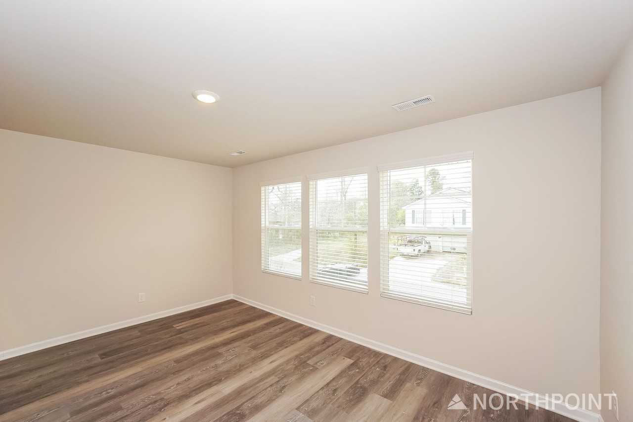 1211 Briarhill Rd - Photo 5 of 18
