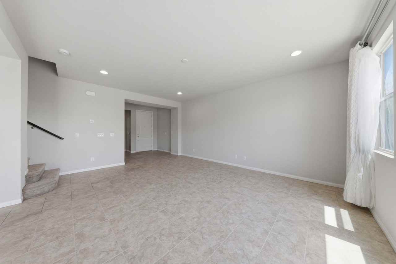 8963 Swaying Meadows Ct - Photo 7 of 33