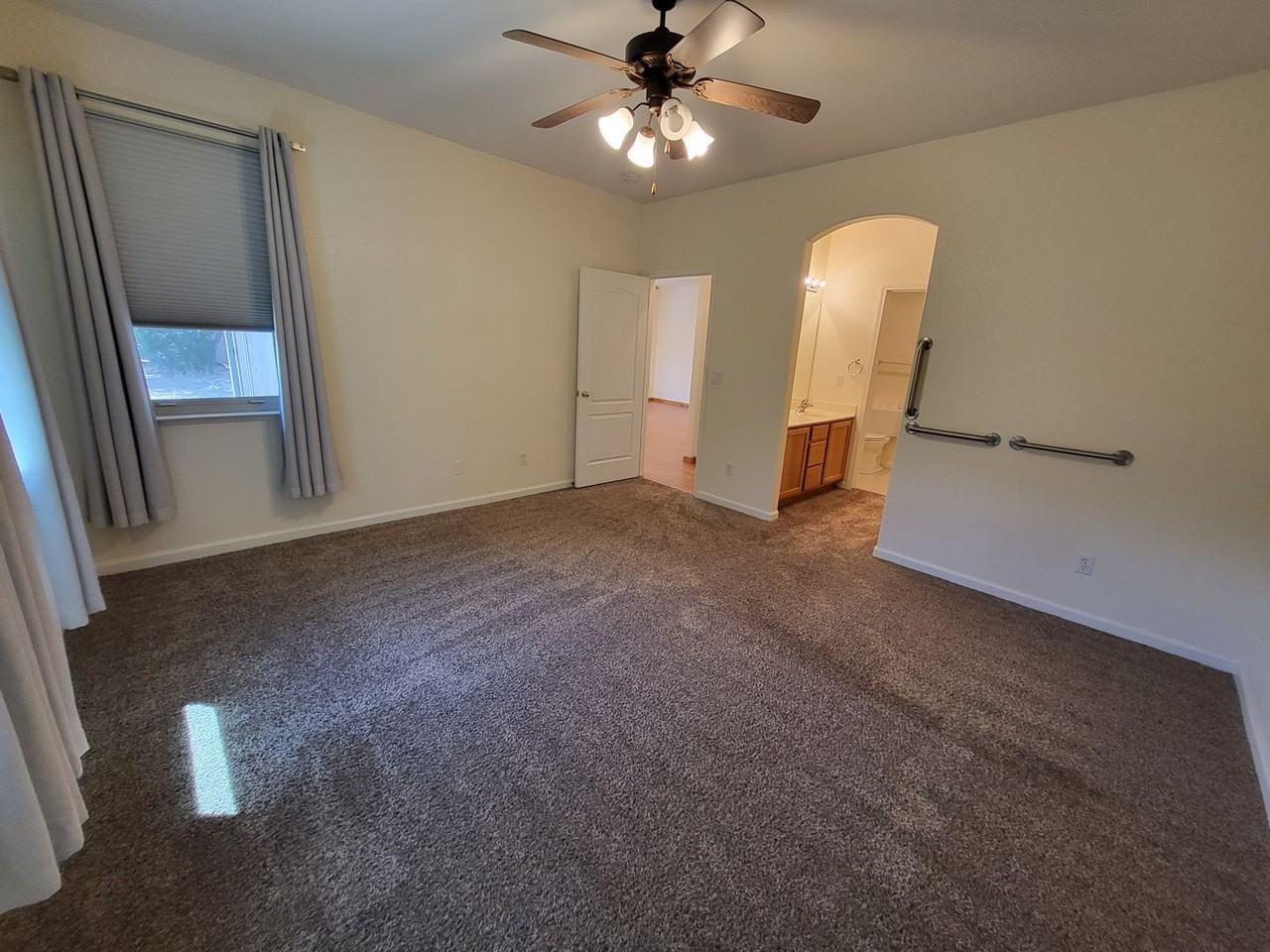 1921 Teal Dr - Photo 5 of 10