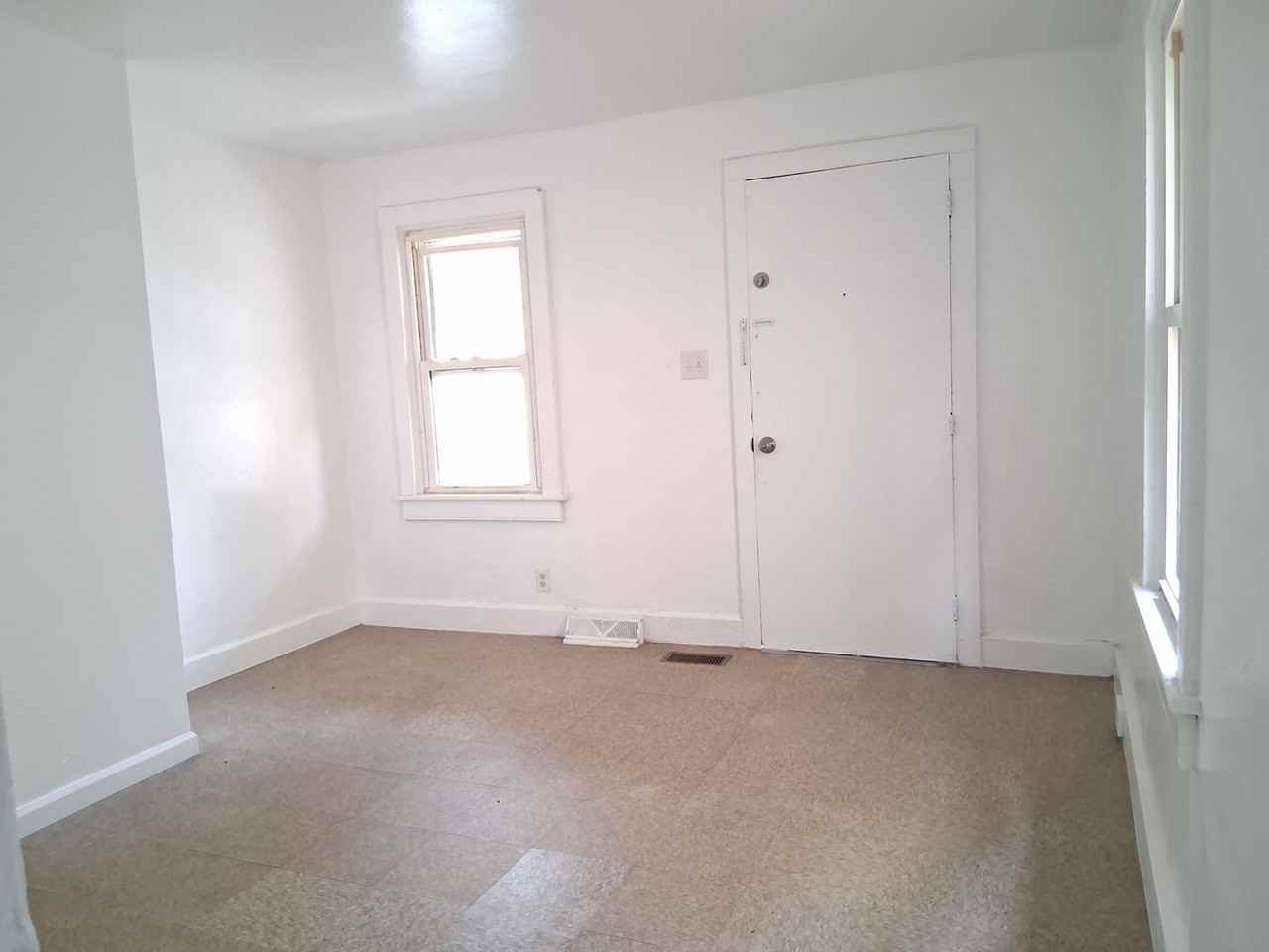 213 Cohansey St - Photo 3 of 19