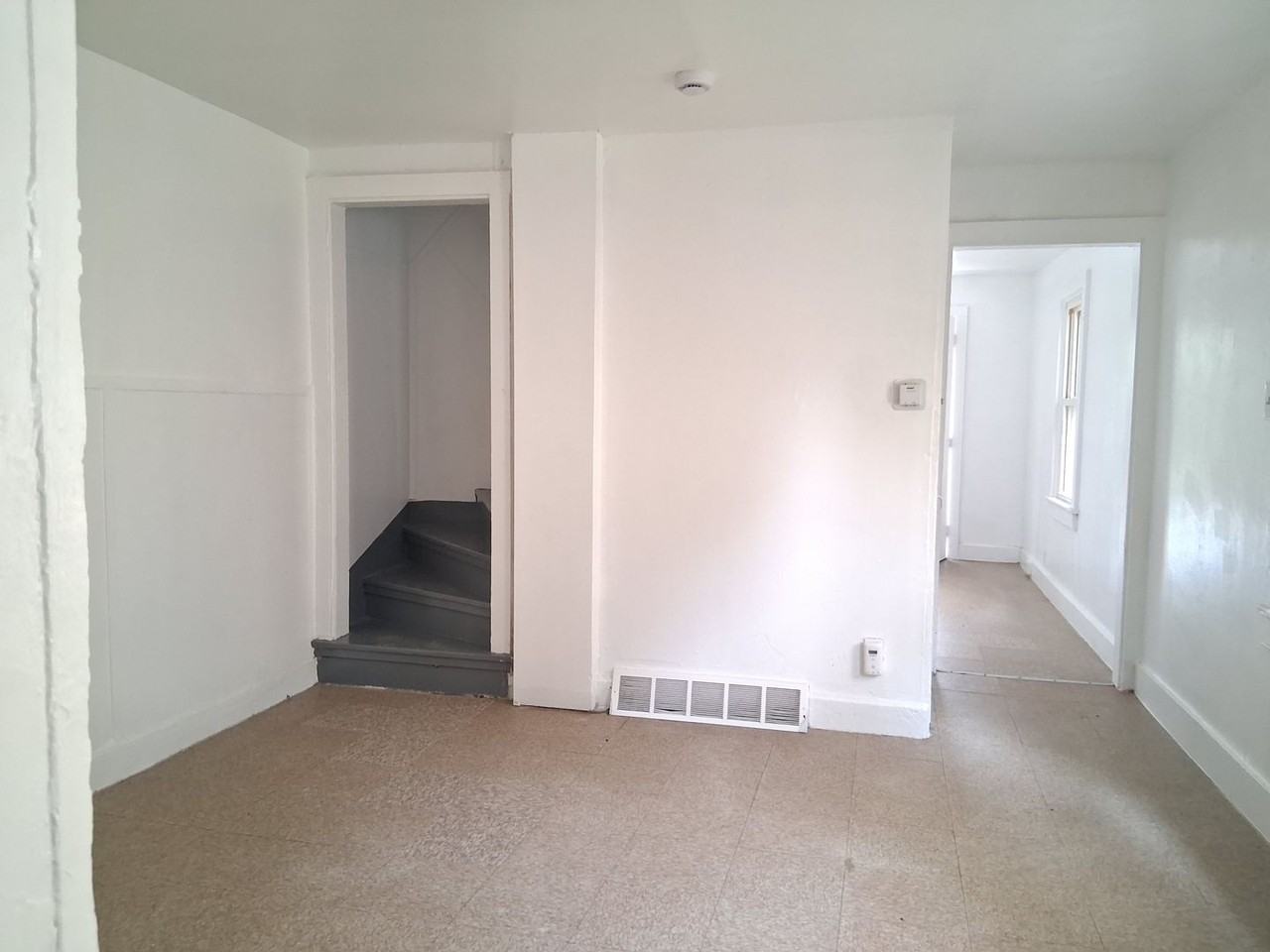 213 Cohansey St - Photo 5 of 19