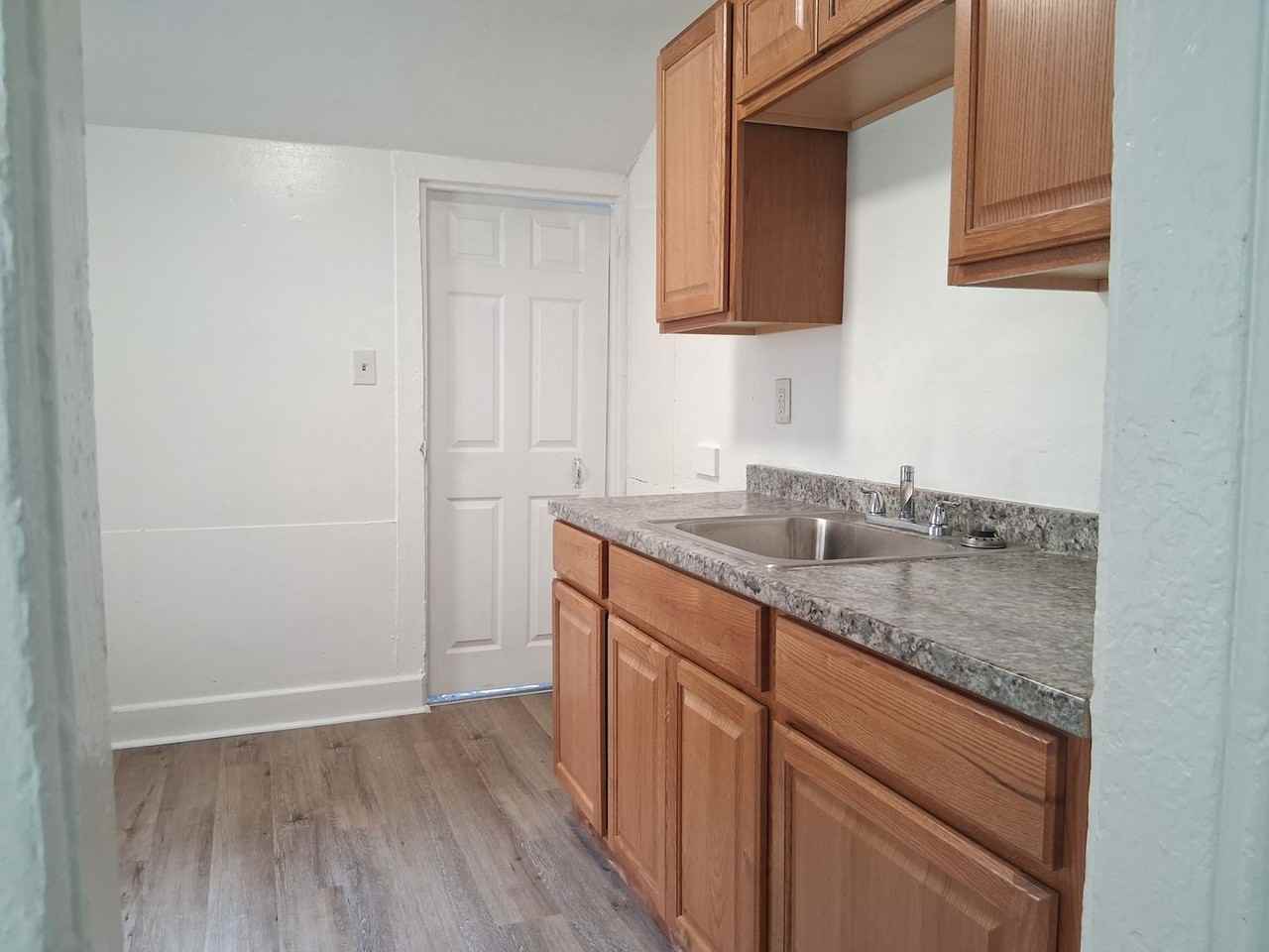213 Cohansey St - Photo 6 of 19