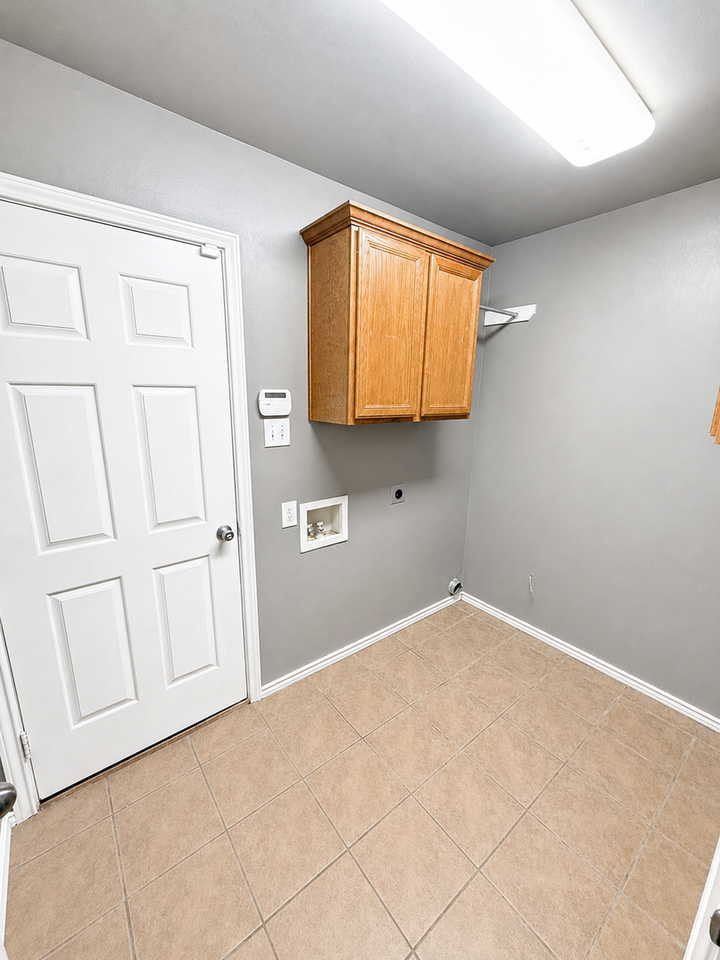 1919 100th St - Photo 4 of 8
