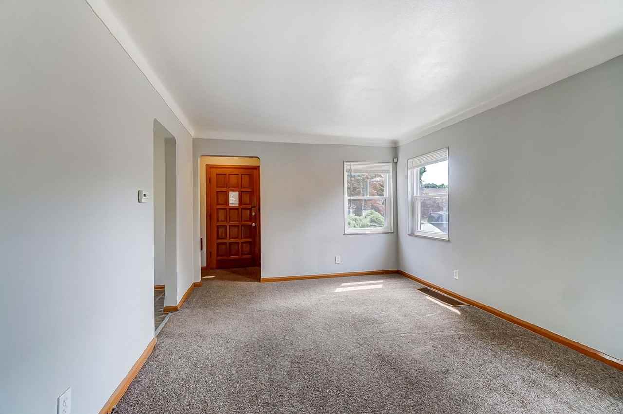 347 Darrow Ave - Photo 5 of 44