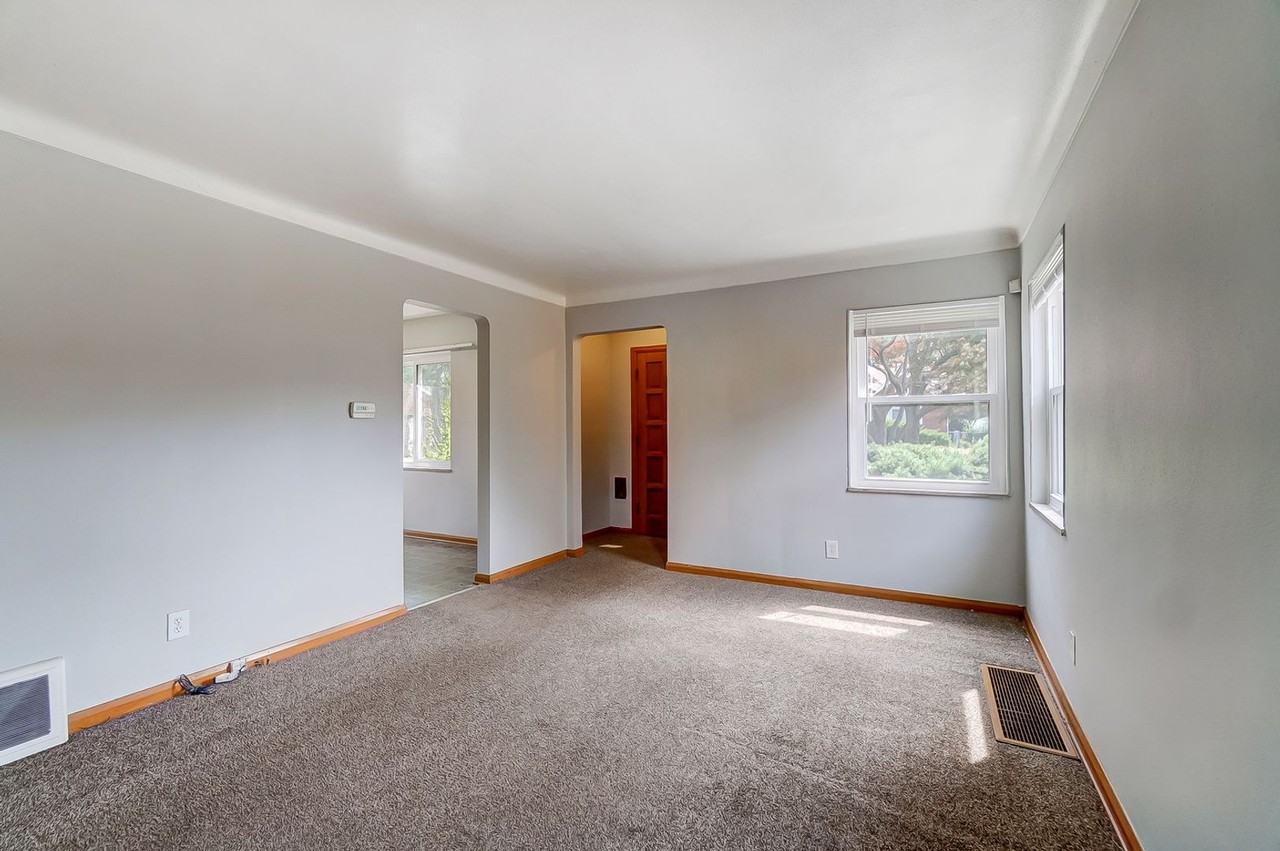 347 Darrow Ave - Photo 6 of 44
