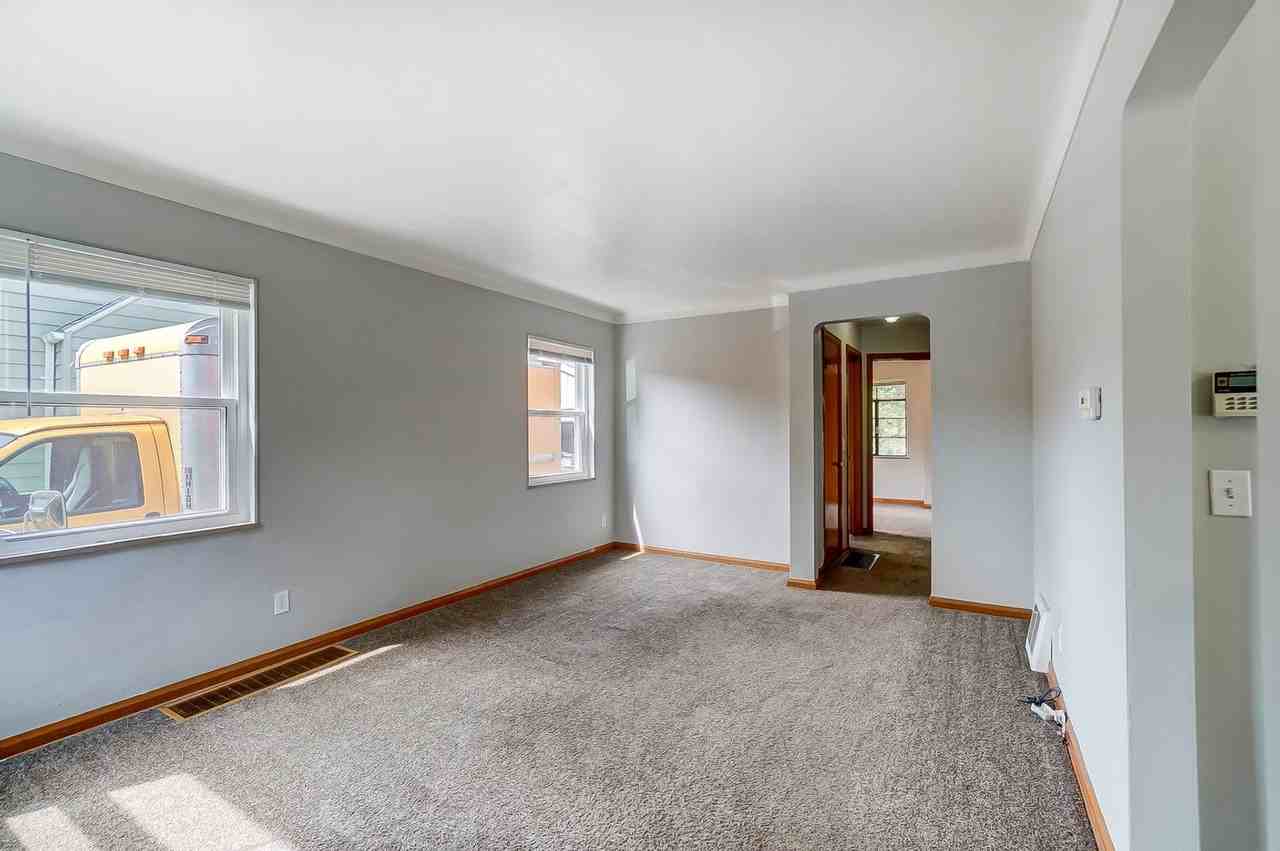 347 Darrow Ave - Photo 7 of 44