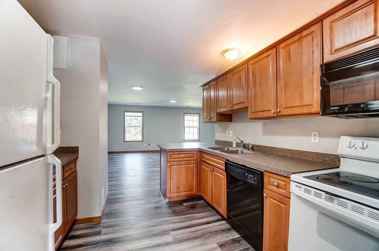 1115 N Byrne Rd - Photo 5 of 40