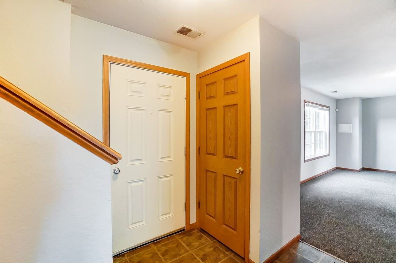 1103 N Byrne Rd - Photo 2 of 34