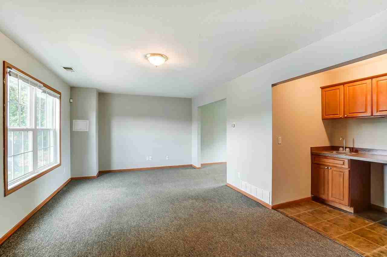 1103 N Byrne Rd - Photo 3 of 34