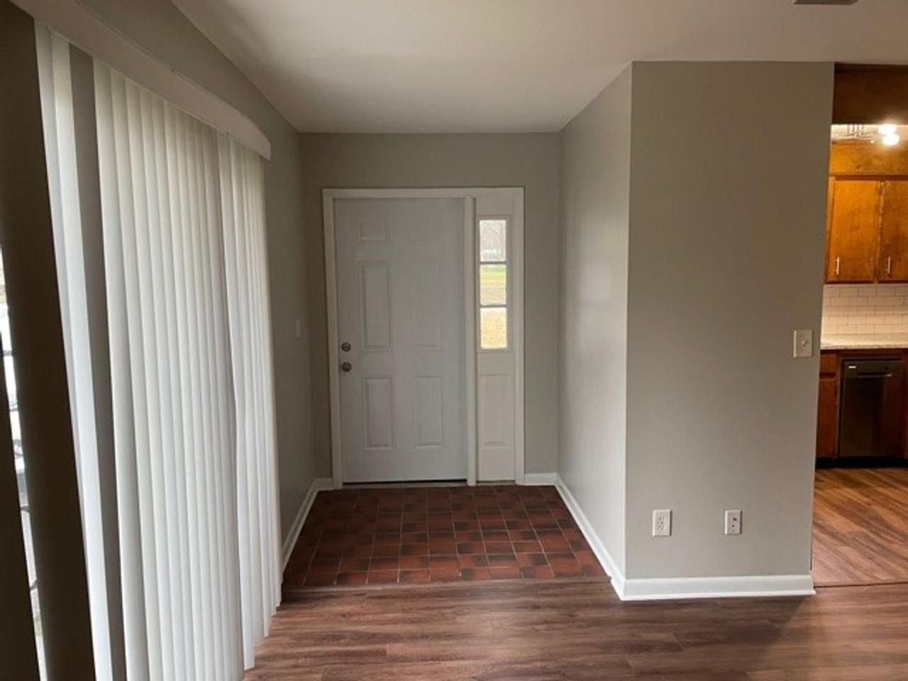 215 S Oak Ave - Photo 2 of 13