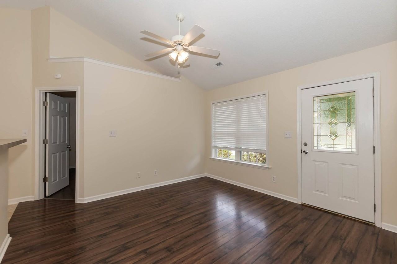 709 Arden St - Photo 3 of 19