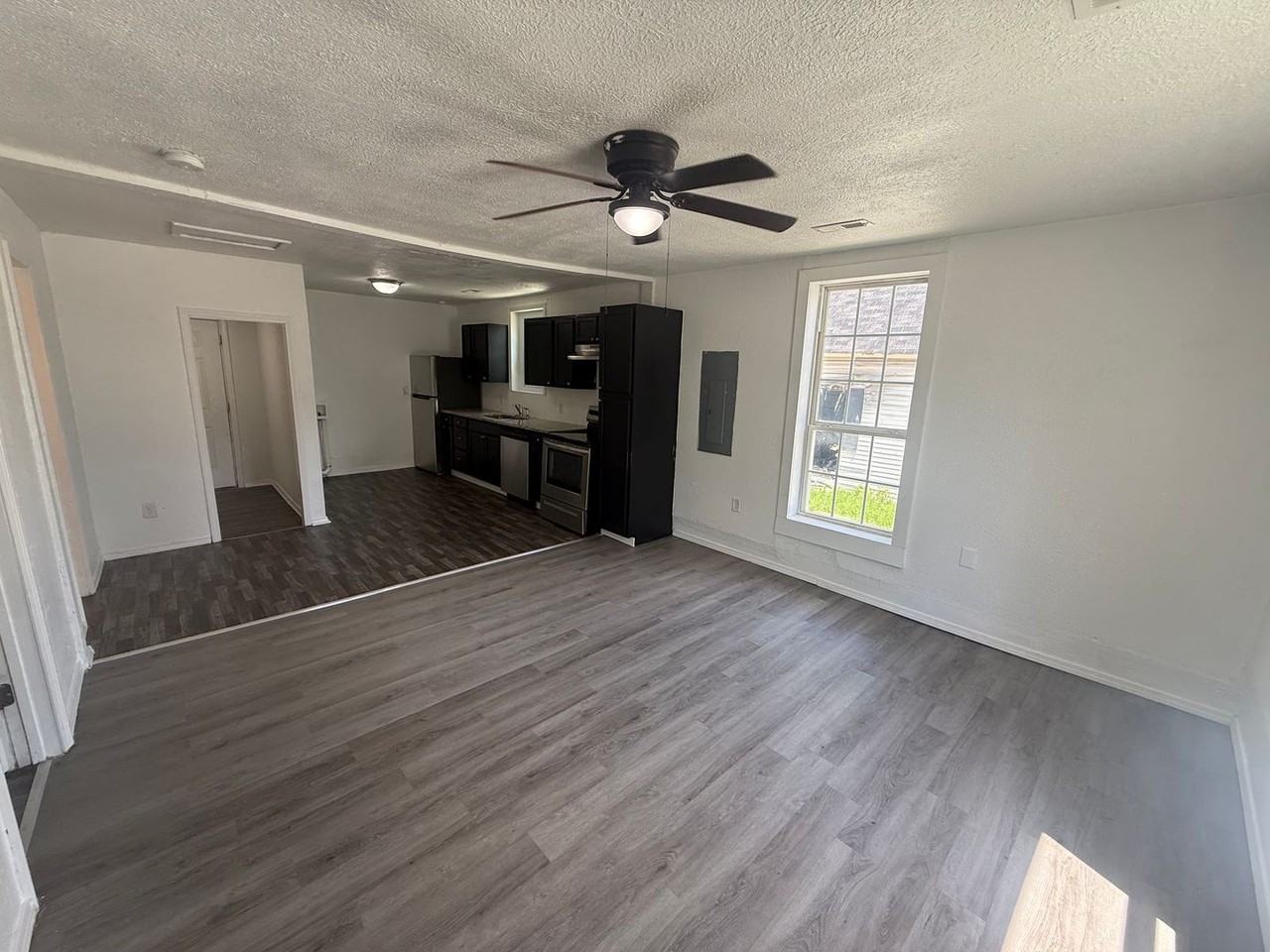 519 E Dale St - Photo 3 of 9
