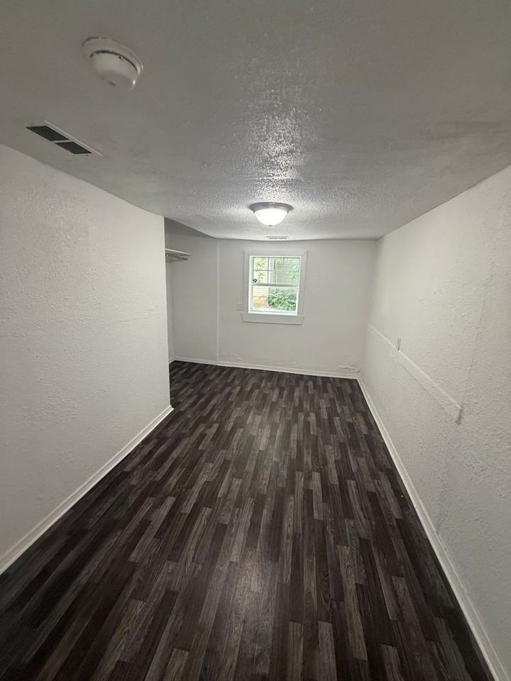519 E Dale St - Photo 5 of 9