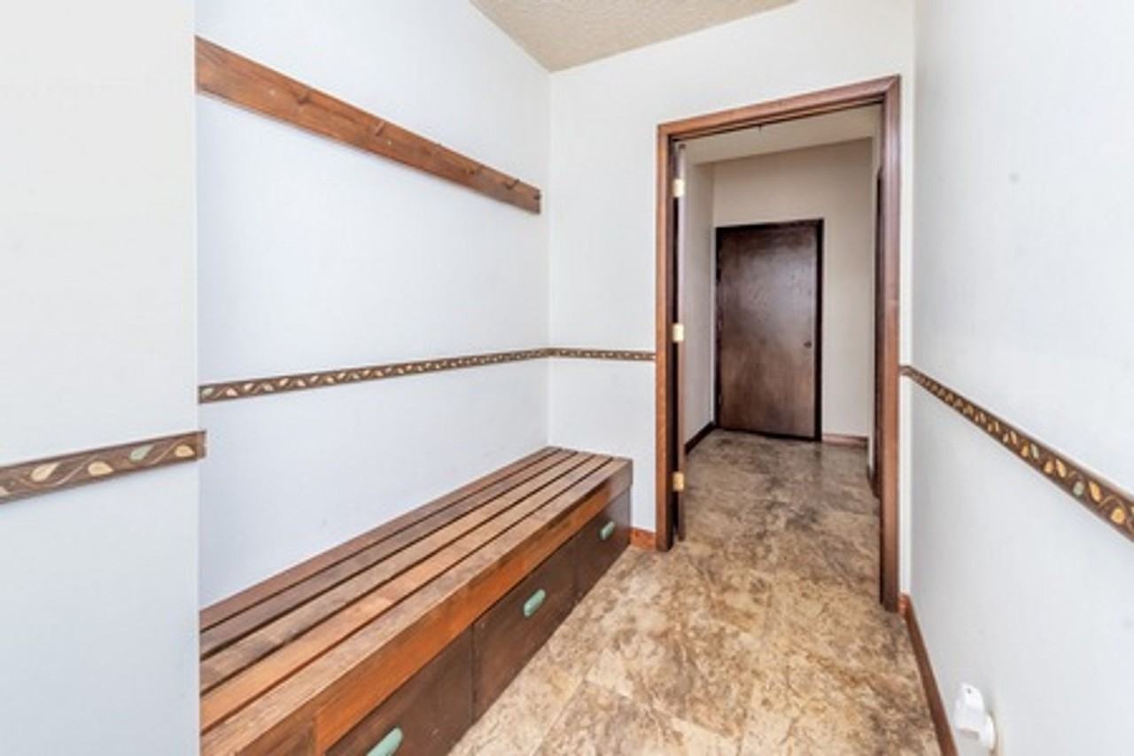 1004 Potlatch Cir - Photo 2 of 14