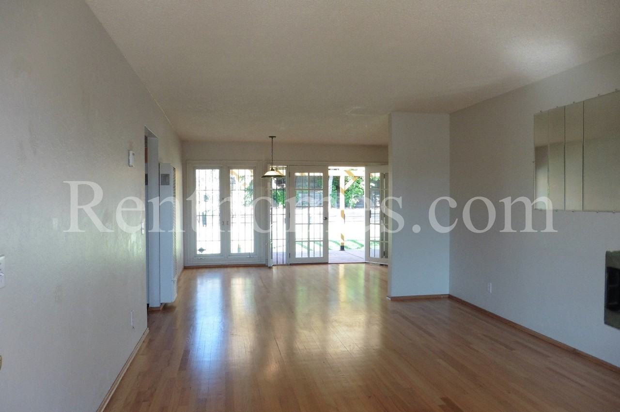 7576 Winterwood Ln - Photo 2 of 15
