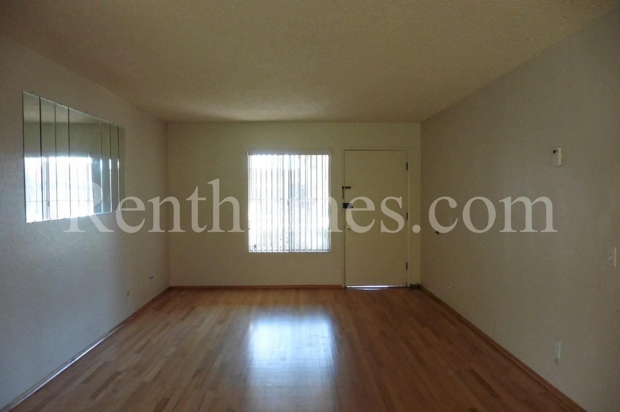 7576 Winterwood Ln - Photo 3 of 15