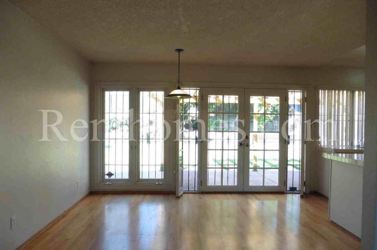 7576 Winterwood Ln - Photo 4 of 15