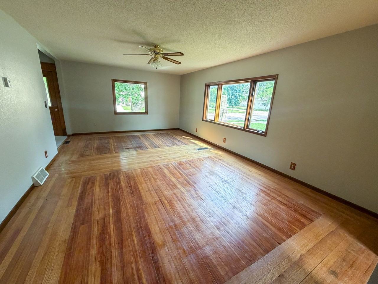 609 N Edmunds St - Photo 4 of 24