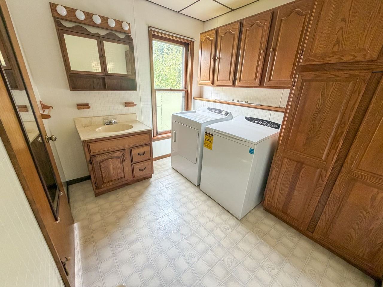 609 N Edmunds St - Photo 7 of 24