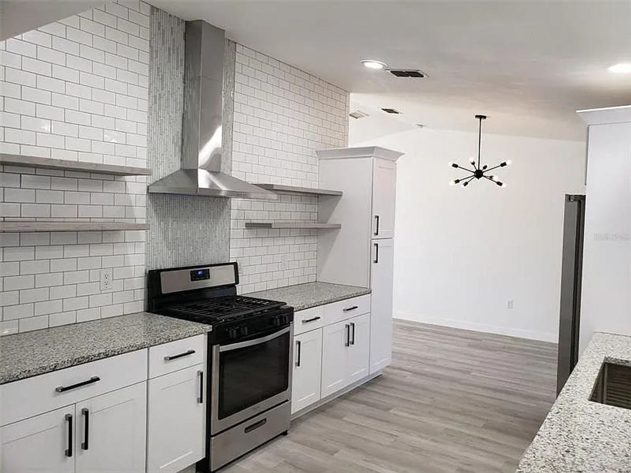 2 Cheyenne Ct - Photo 2 of 10