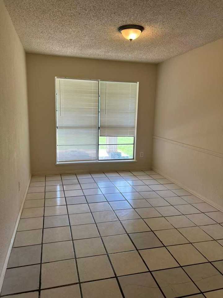 6400 Allegheny Trl - Photo 4 of 18