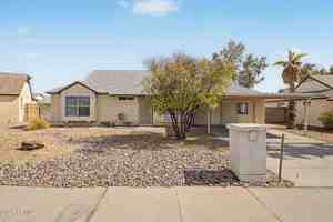 featured image of 10719 W Vista Ave