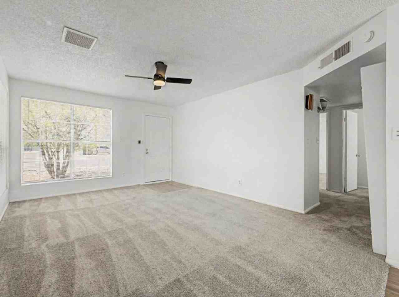 10719 W Vista Ave - Photo 6 of 27