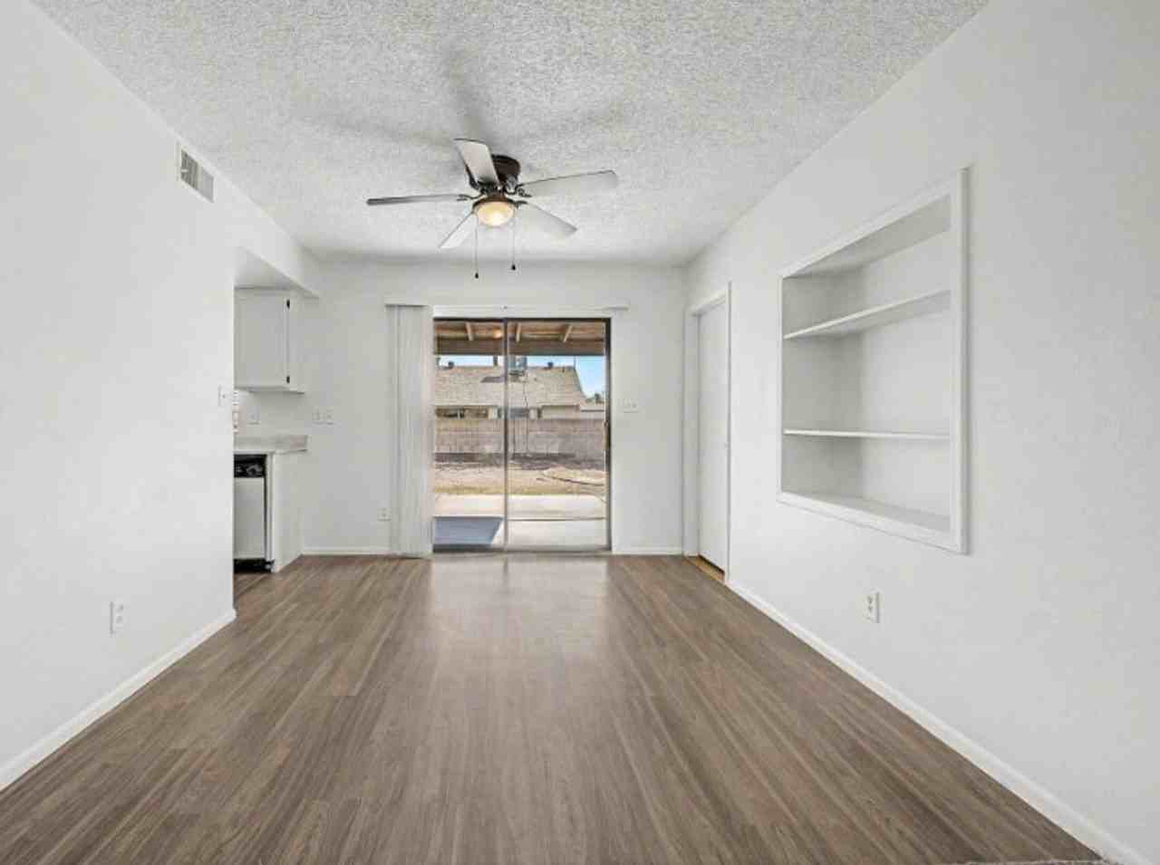 10719 W Vista Ave - Photo 7 of 27