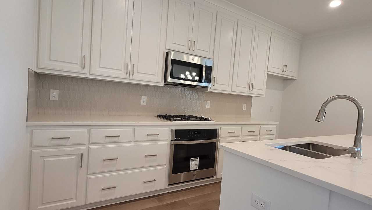 18955 Pharlap Way - Photo 2 of 12