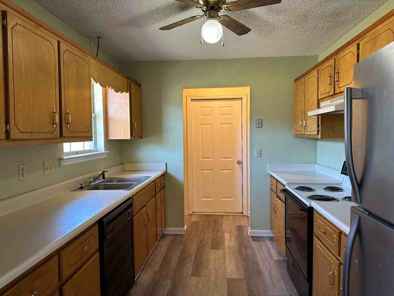 1460 Flo Zechman Dr - Photo 3 of 9