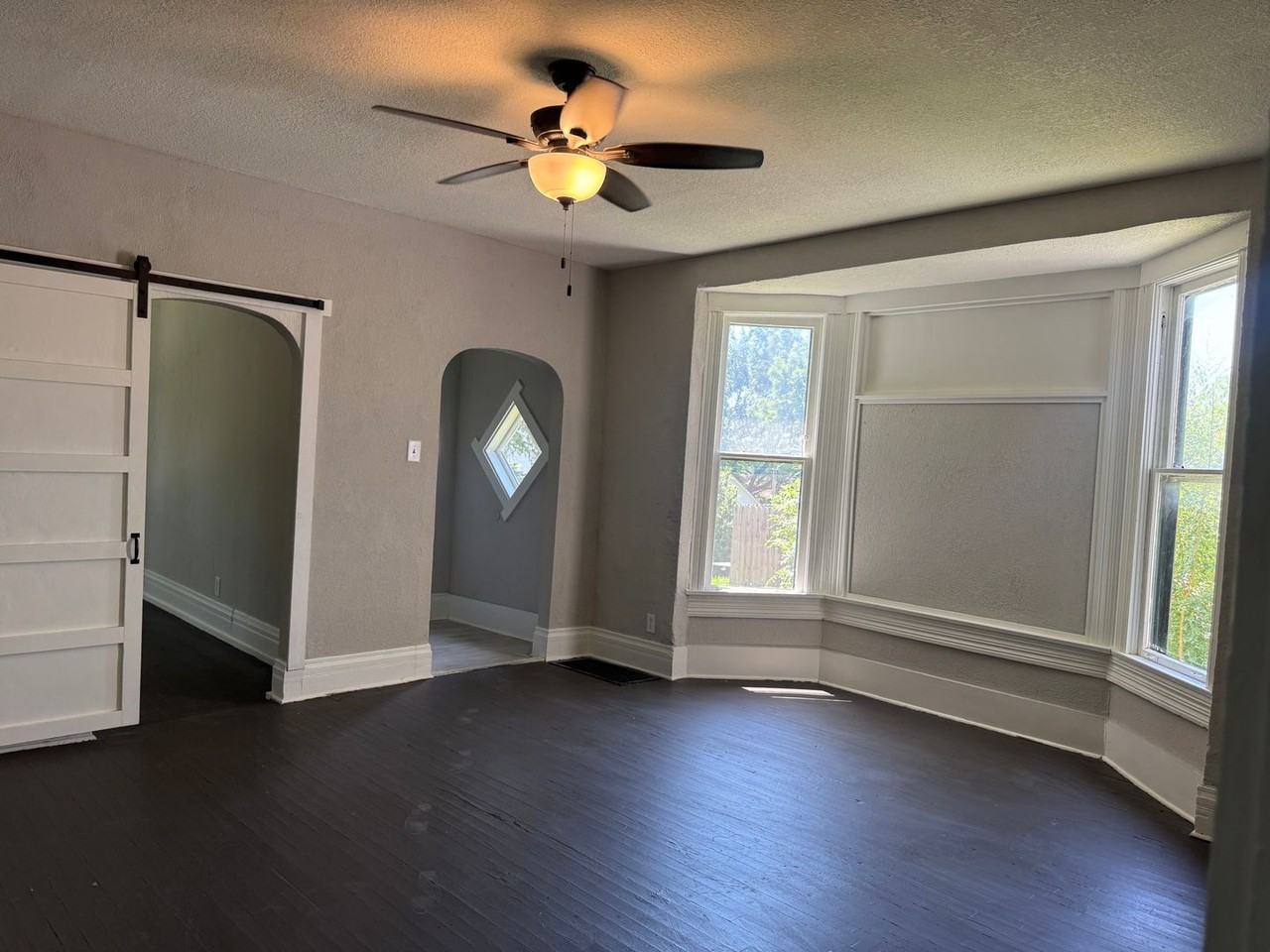 2715 Patee St - Photo 3 of 11