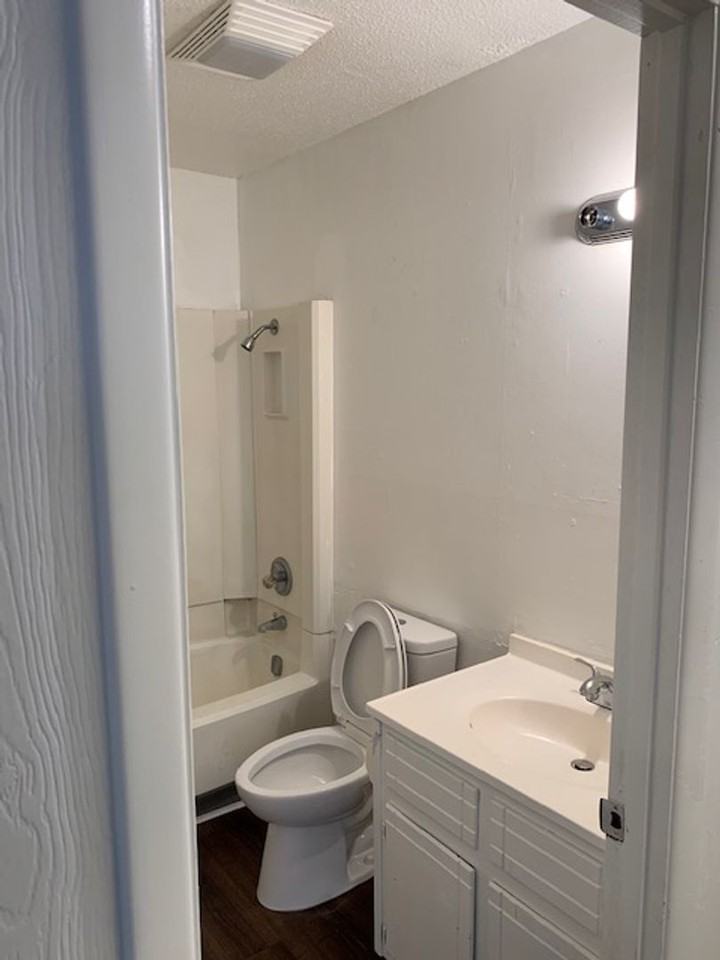 3707 Sycamore St - Photo 3 of 7