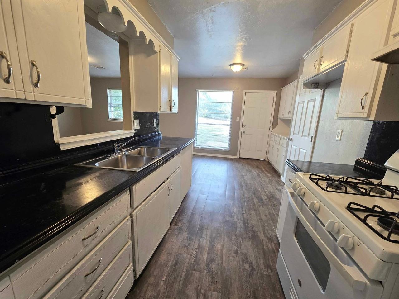 2500 Se 51st St - Photo 7 of 22