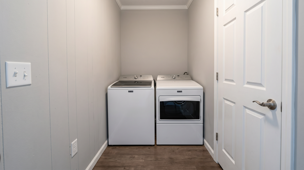 1215 Oaklawn St Se - Photo 6 of 10