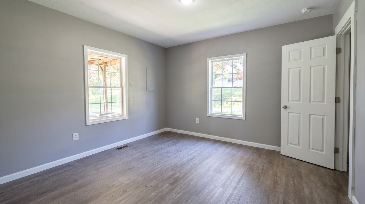 1215 Oaklawn St Se - Photo 7 of 10