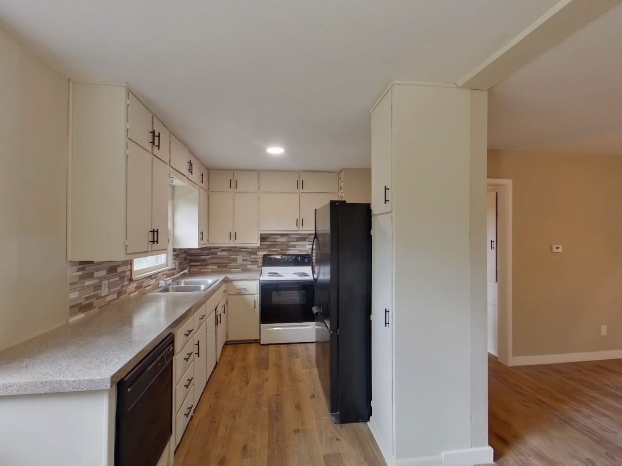 2338 S Dellrose Ave - Photo 4 of 10