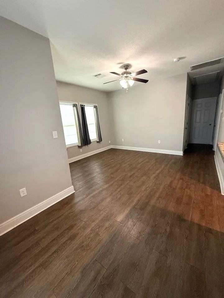 2802 Miller Ave - Photo 5 of 22