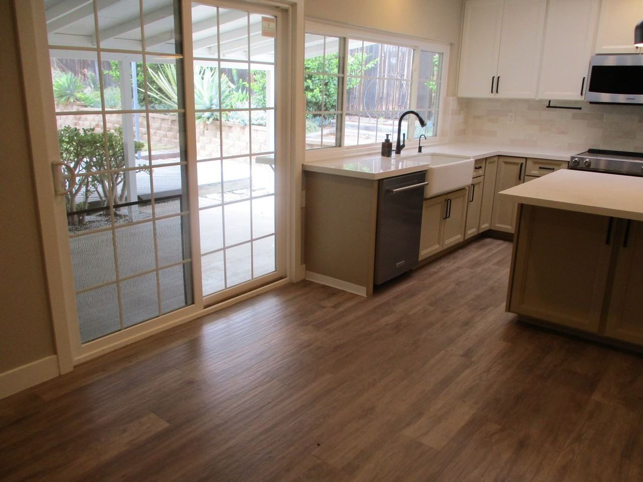 10238 Molino Rd - Photo 6 of 23