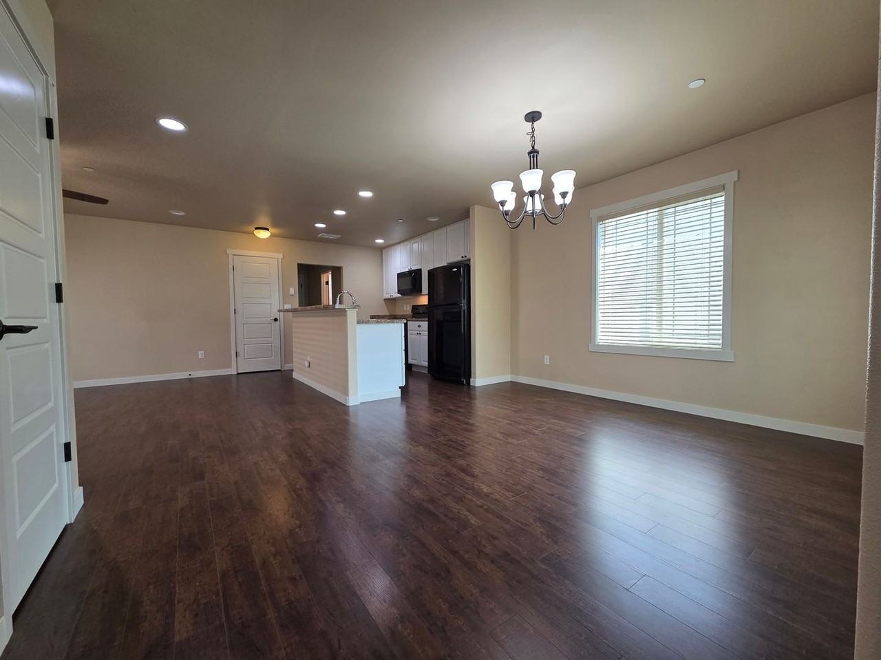 1344 Sinclair Dr - Photo 4 of 20