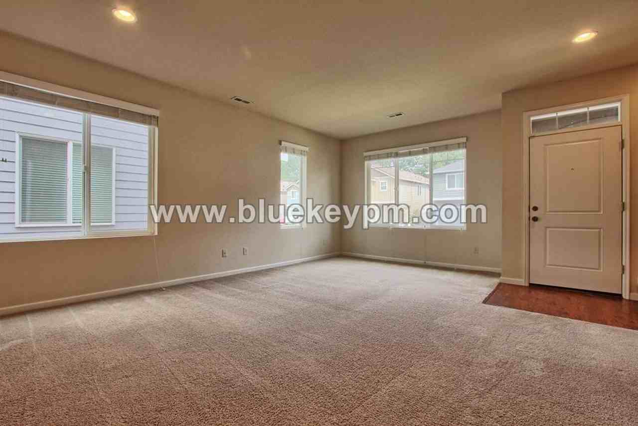213 Ne 52nd St - Photo 3 of 16