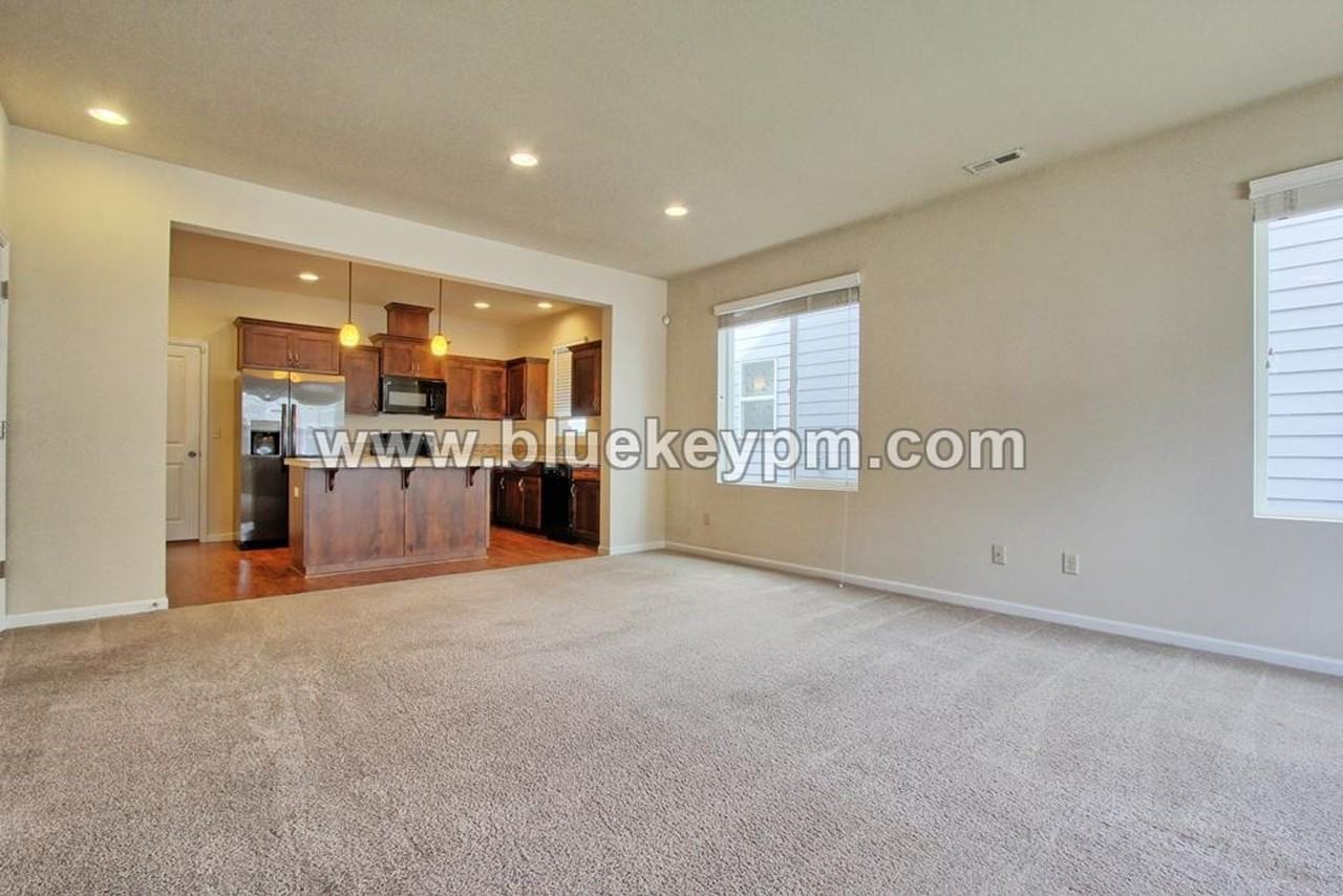 213 Ne 52nd St - Photo 4 of 16