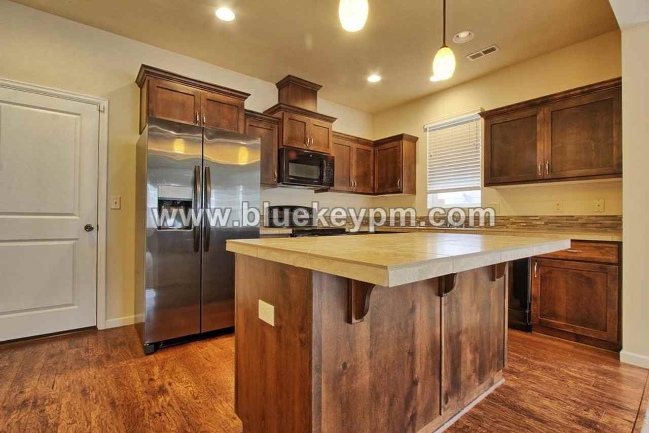 213 Ne 52nd St - Photo 5 of 16