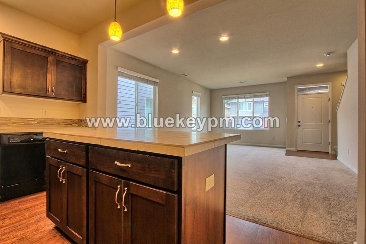 213 Ne 52nd St - Photo 6 of 16