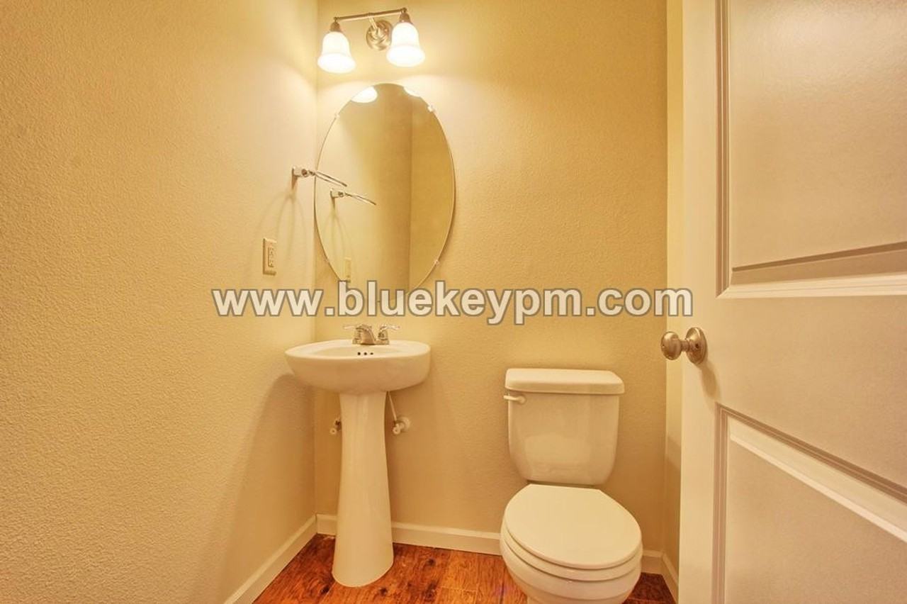 213 Ne 52nd St - Photo 7 of 16